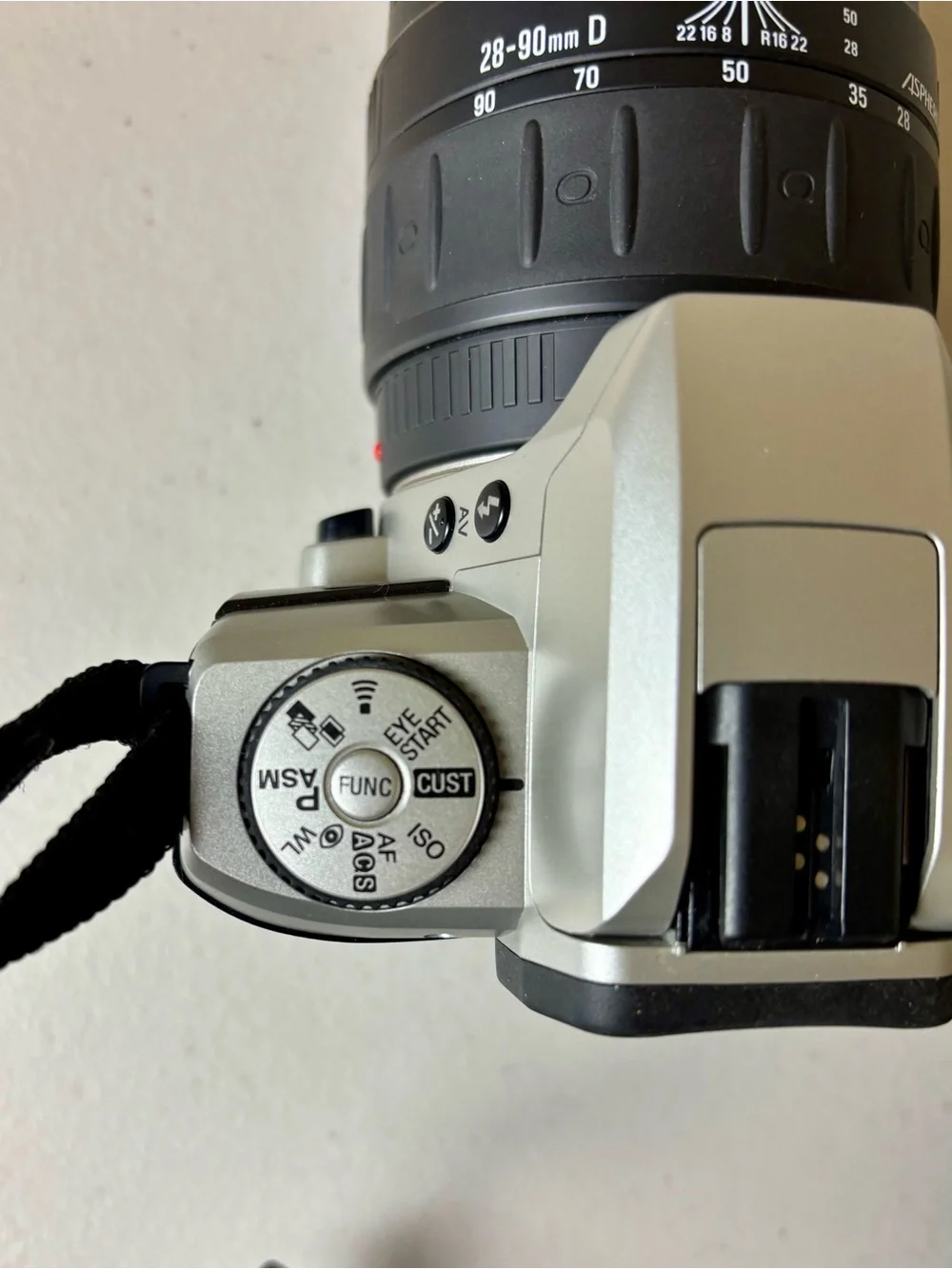 Minolta: Maxxum 5 -35mm Camera With Quantaray 55mm Lens